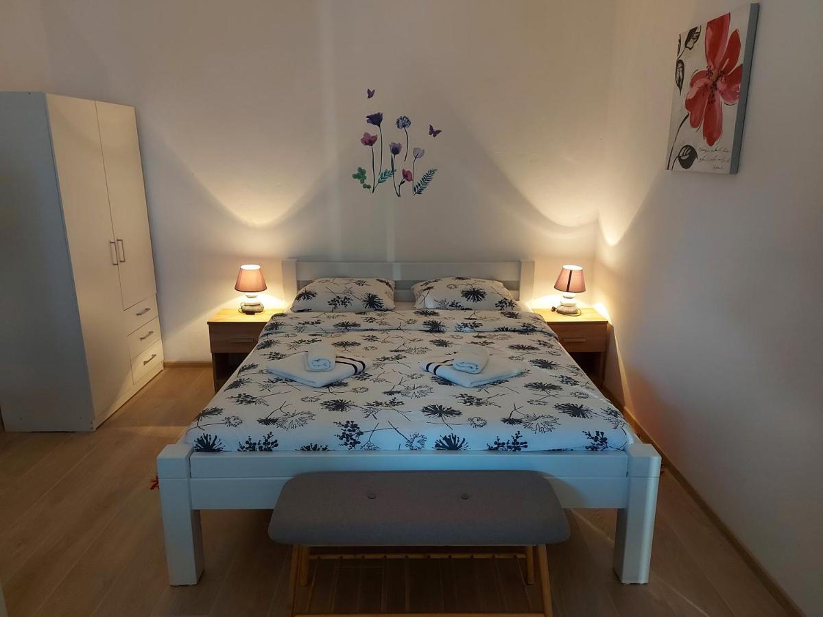 Apartment Rosie Smoljanac Ngoại thất bức ảnh